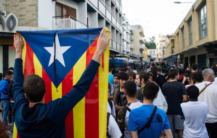 960x614_manifestants-faveur-independance-catalogne