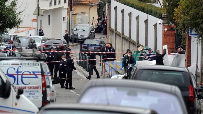 merah