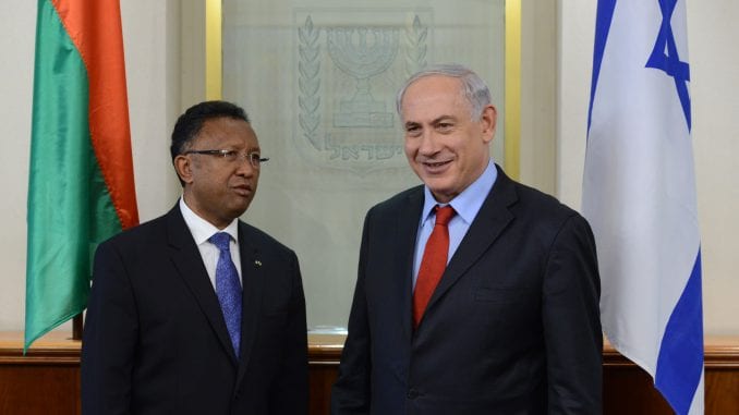 26-BBavec-president-Madagascar-678x381