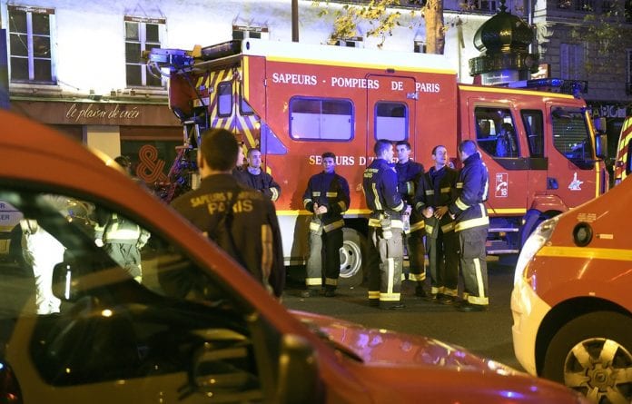 960x614_secours-pompiers-pres-bataclan-paris-apres-attentats-13-novembre-2015