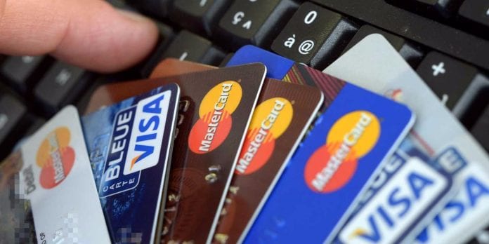 Fetes-de-fin-d-annee-explosion-des-transactions-par-carte-bleue