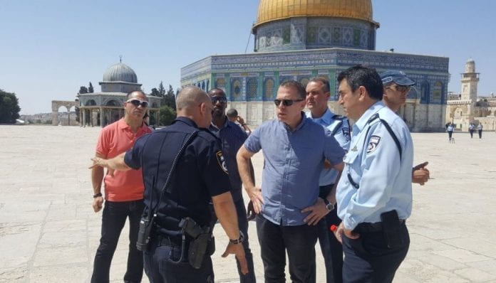 Guilad-Erdan-au-Mont-du-temple-PP-police-875x500