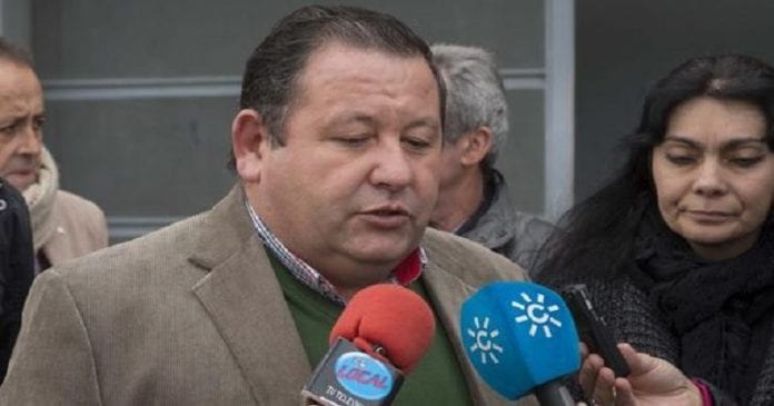 Le-maire-de-La-Roda-Fidel-Romero