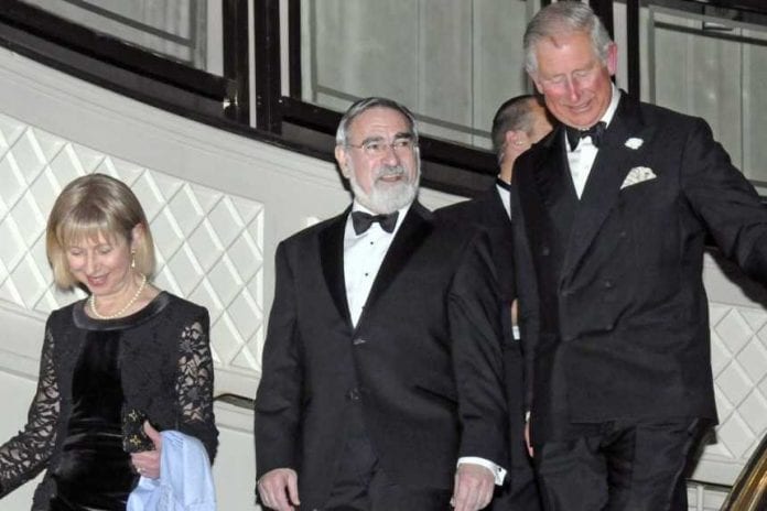 512Chief-Rabbi-Sacks-Farewell-Dinner-13012-e1372158094257_861_574
