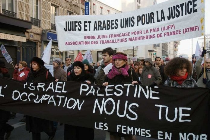 10janvier09-paris-gaza-ujfp-femmes-en-noir_1001_667