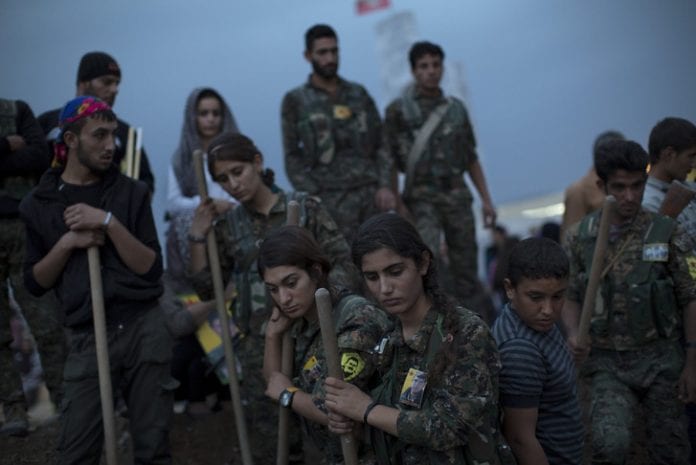 Combattants-kurdesdobseques-Kamechliye-Syrie_1_728_486