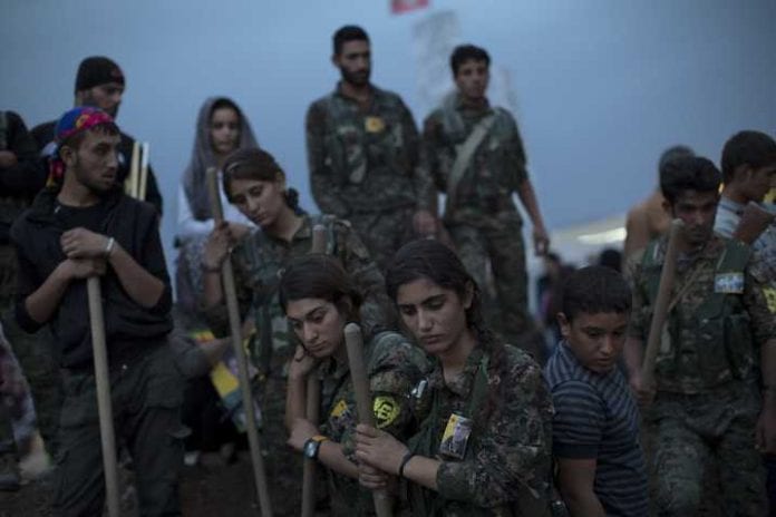 Combattants-kurdesdobseques-Kamechliye-Syrie_1_728_486_717_478