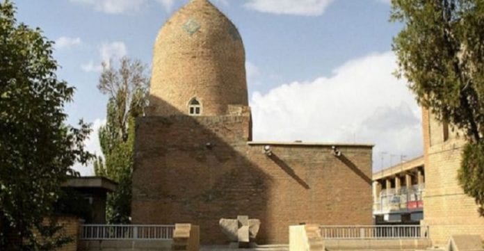 Tombeau-dEsther-et-de-Mordehaï-en-Iran