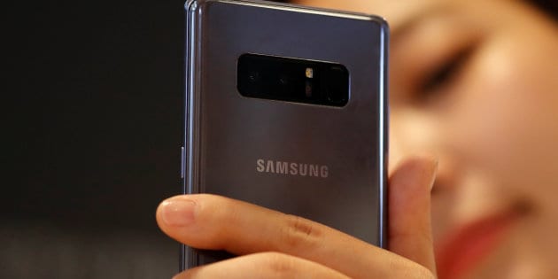 An employee demonstrate a Samsung Electronics' Galaxy Note 8 during its launching ceremony in Seoul