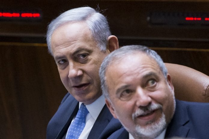 Avigdor-Lieberman-et-Bibi-Knesset-YS
