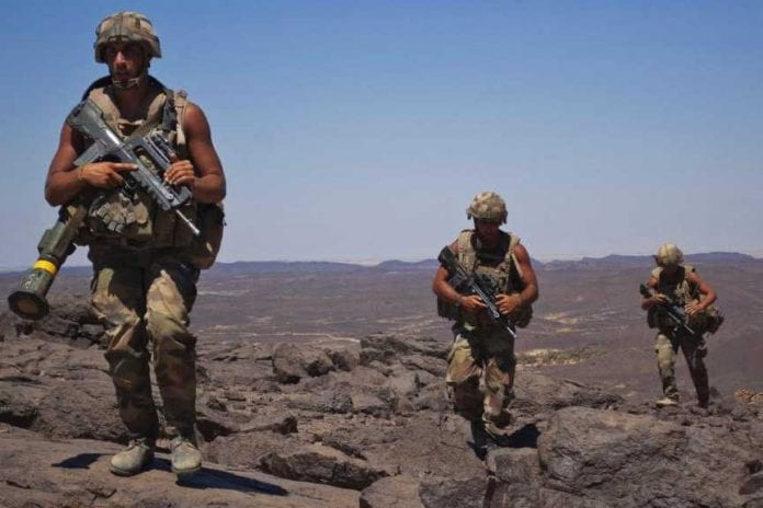 2013-03-25T020057Z_1738531421_GM1E93P0RR001_RTRMADP_3_MALI-REBELS_0_864_576