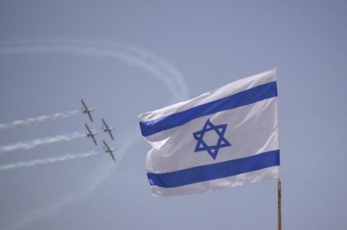 PikiWiki_Israel_2482_independence_day_aerial_demonstration_מטס_יום_העצמאות