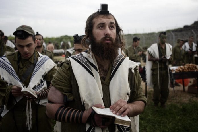 Soldats-orthodoxes-Abir-Sultan