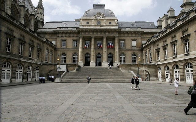 1024px-Palais-de-justice-paris-640x400