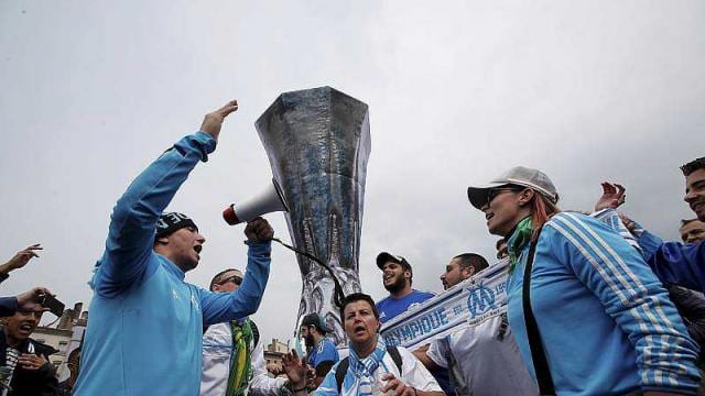 direct-finale-om-atletico-l-ambiance-monte-d-un-cran-lyon