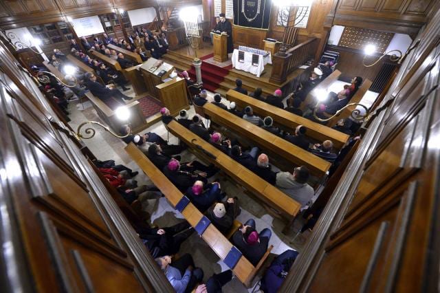 recueillement-et-union-hier-la-synagogue