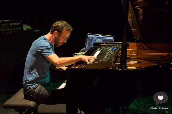 53034_893_595