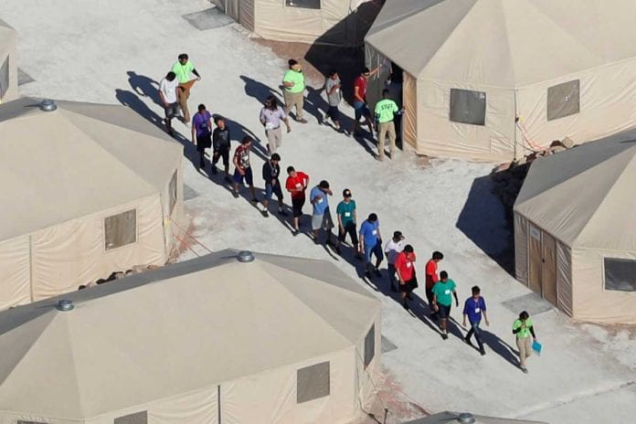 Donald-Trump-ne-veut-pas-que-les-Etats-Unis-deviennent-un-camp-pour-migrants-les-Premieres-dames-repliquent_1196_797