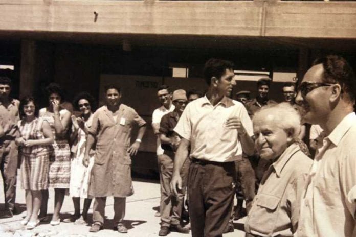 Visit-with-David-Ben-Gurion-at-the-nuclear-reactor_833_556
