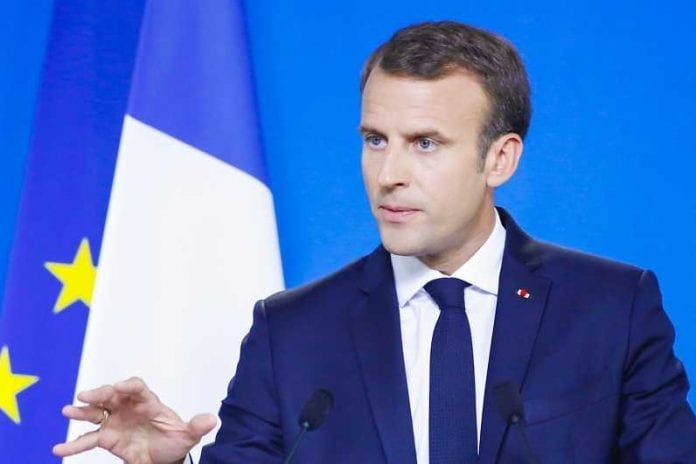 2188608_le-president-macron-remplace-lambassadeur-en-hongrie-web-tete-0301903265489_1000x533_797_531