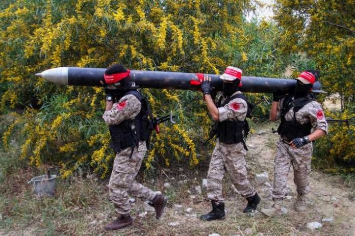 Roquette-portée-par-des-terroristes-ARK_706_471