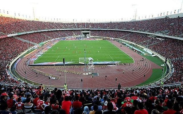 Persepolis_fans_at_Azadi_Stadium_1396-640x400