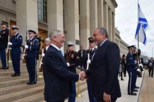 Lieberman-et-Mattis-à-Washington-Ariel-Hermoni-MD_519_346-300x200
