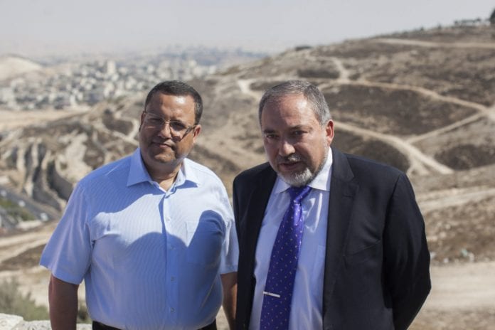 Moshe-Leon-YS
