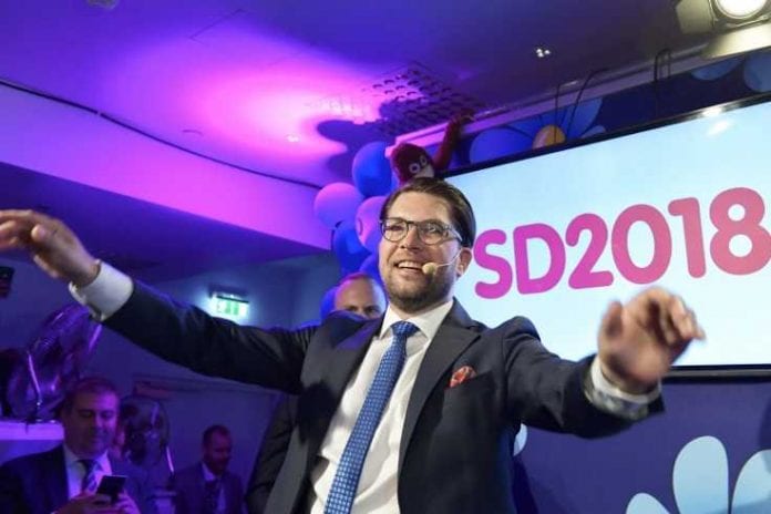 jimmie-akesson-des-democrates-de-suede-extreme-droite-devant-ses-partisa_737_491