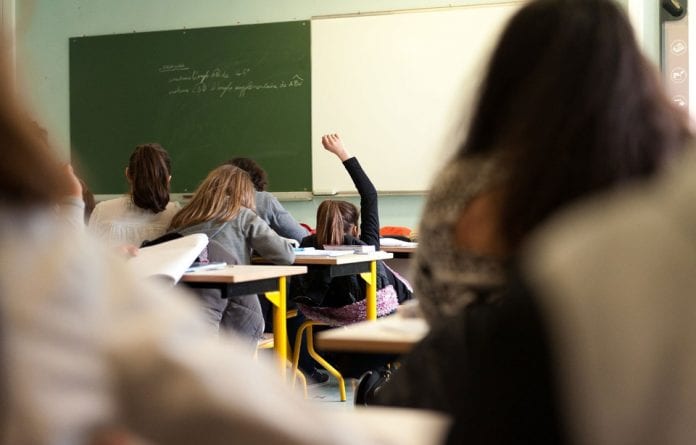 960x614_illustration-salle-classe-lycee