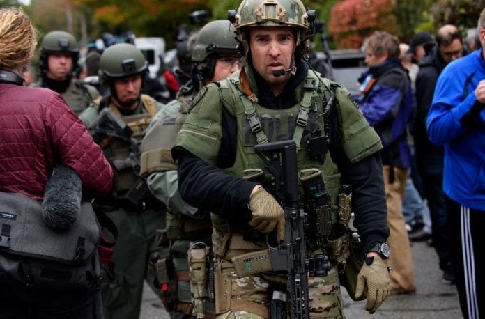 Pittsburgh-synagogue-shooting-swat-team-GettyImages-1054313746-resize