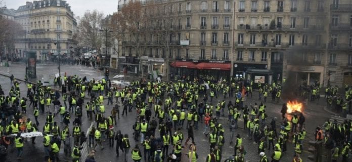 661afp-newsb838b0af15b18d740c5dacca30805fa0champs-elysees-philippe-choque-par-la-violence-plus-de-107-interpellations_000_1B94ST-highDef