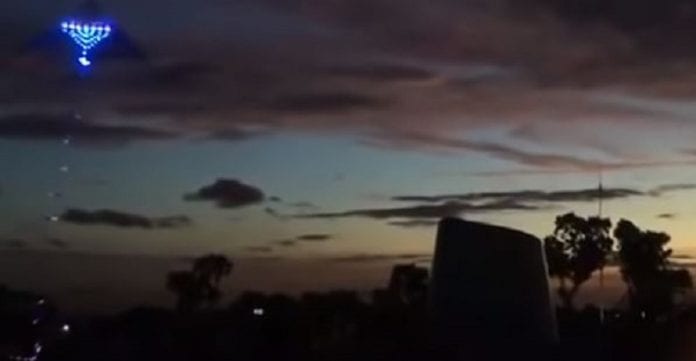 Une-hanoukia-dans-le-ciel-de-Singapour