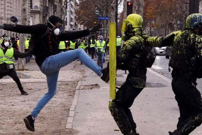 faux-gilets-jaunes-casseurs_782_521