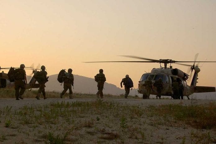 1200px-Paras226blackhawk_1071_714