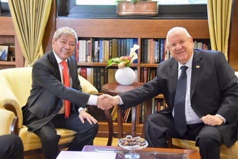 163714224vna_potal_dai_su_viet_nam_tai_israel_chao_tu_biet_tong_thong_reuven_rivlin_3660895