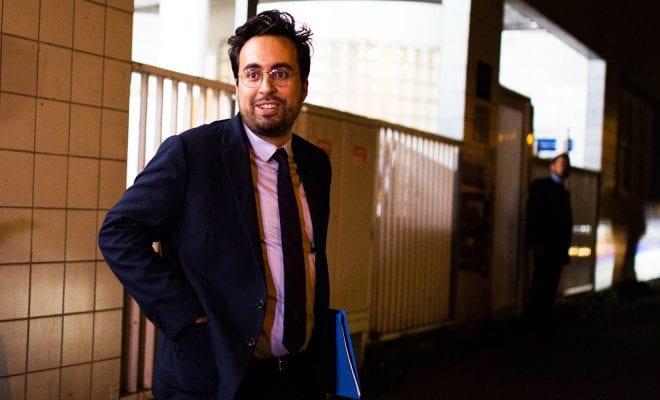 Avec-les-Gilets-jaunes-Mounir-Mahjoubi-continue-de-faire-le-pari-du-dialogue-660x400