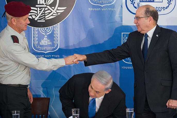 Netanyahu-bowing-forward-as-Benny-Gantz-L-and-Moshe-Yaalon-shake-hands-over-his-head_687_458 (1)