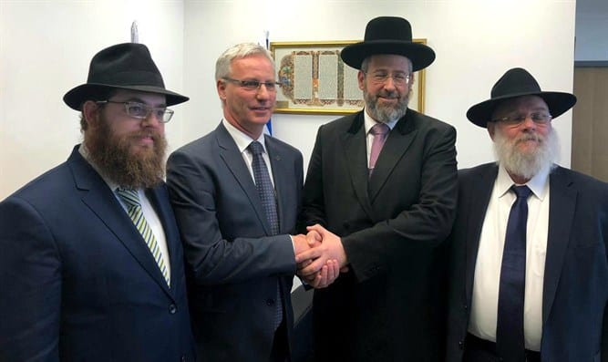 Rav-David-Lau-et-ministre-hongrois-des-Cultes-pp-rav-Lau