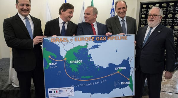 Signature-dun-protocole-daccord-en-vue-de-la-construction-dun-immense-pipeline-sous-marin-reliant-Israël-à-lItalie-600x333