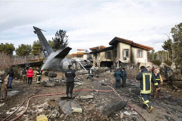 Un-avion-cargo-s-ecrase-avec-au-moins-dix-personnes-a-bord-pres-de-Teheran