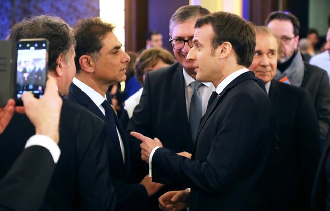 648x415_emmanuel-macron-avec-le-co-president-du-ccaf-mourad-franck-papazian-le-5-fevrier-2019