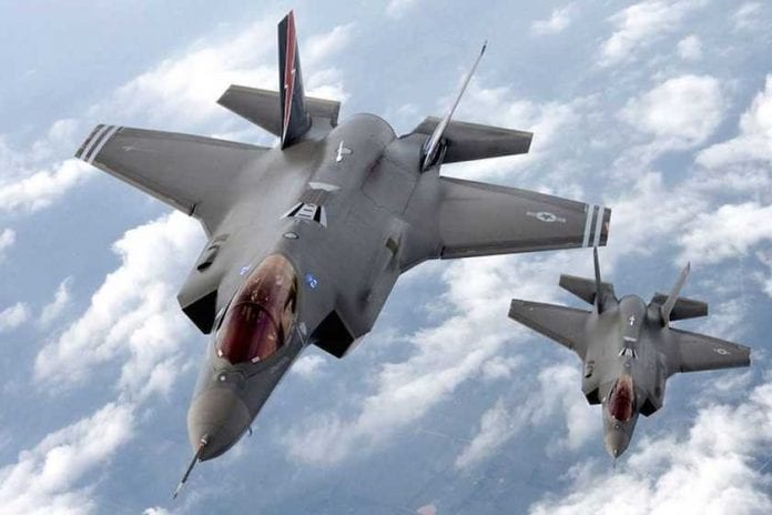 F-22-Raptors-3_840_560