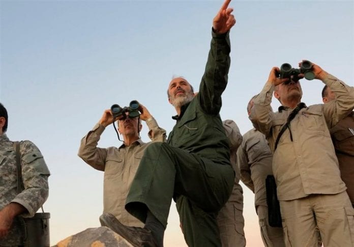 General-iranien-Mohammad-Bagheri-gauche-observe-front-province-dAlep-Syrie-20-octobre-2018_0_729_508