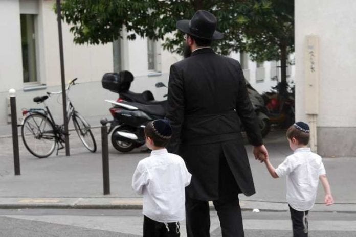 plus-de-250-personnalites-signent-un-manifeste-contre-le-nouvel-antisemitisme-en-france-denoncant-un-silence-mediatique-et-une-epuration-ethnique-a-bas-bruit-dans-certains-quartiers_6047510_773_515