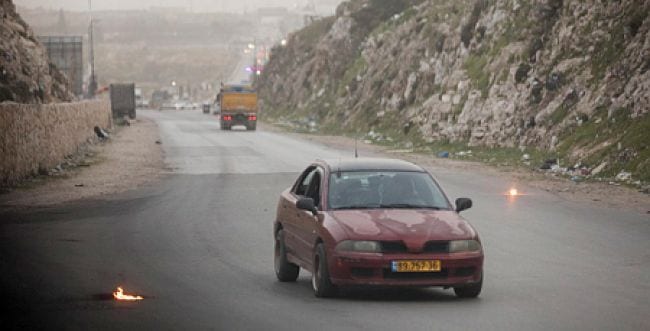 Bouteille-incendiaire-sur-la-route-Archives-90