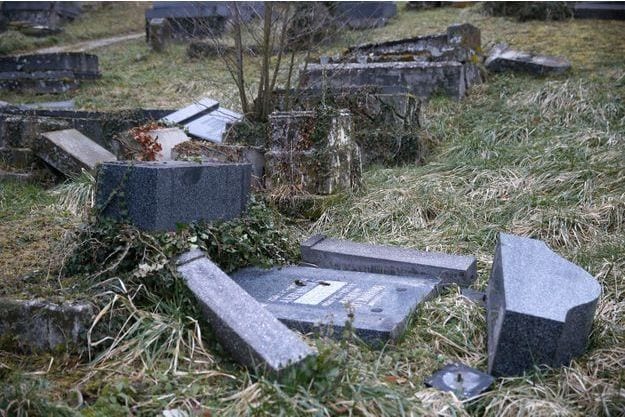Le-cimetiere-juif-de-Sarre-Union-profane