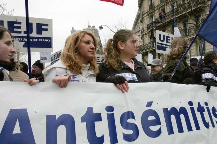 une-marche-contre-l-antisemitisme-a-paris-le-26-fevrier-2006-a-la-memoire-d-ilan-halimi-mort-apres-avoir-ete-torture-parce-que-juif_6163288_807_538