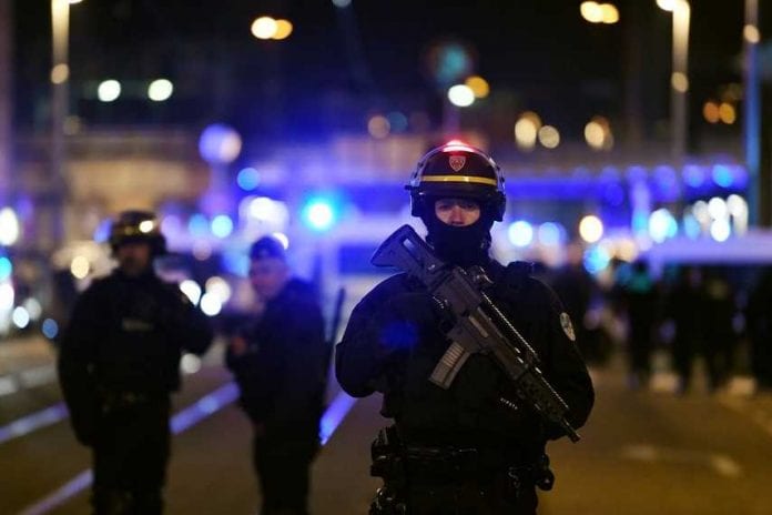7797095707_un-barrage-de-police-a-strasbourg-le-11-decembre-2018-apres-l-attentat-perpetre-par-cherif-chekatt_854_570