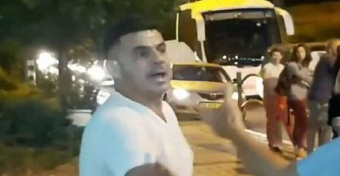 Un-druze-fait-la-leàon-aux-anti-Bibi-750x389